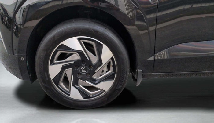 2025 Mahindra XEV 9e Pack Three B79 KWH, Electric, Automatic, 9,794 km, Left Front Wheel