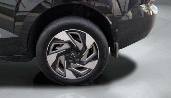 2025 Mahindra XEV 9e Pack Three B79 KWH, Electric, Automatic, 9,794 km, Left Rear Wheel