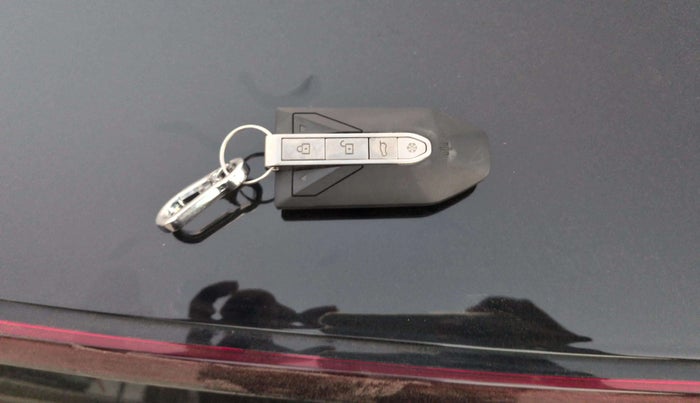 2025 Mahindra XEV 9e Pack Three B79 KWH, Electric, Automatic, 9,794 km, Key Close Up