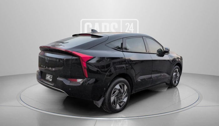 2025 Mahindra XEV 9e Pack Three B79 KWH, Electric, Automatic, 9,794 km, Right Back Diagonal