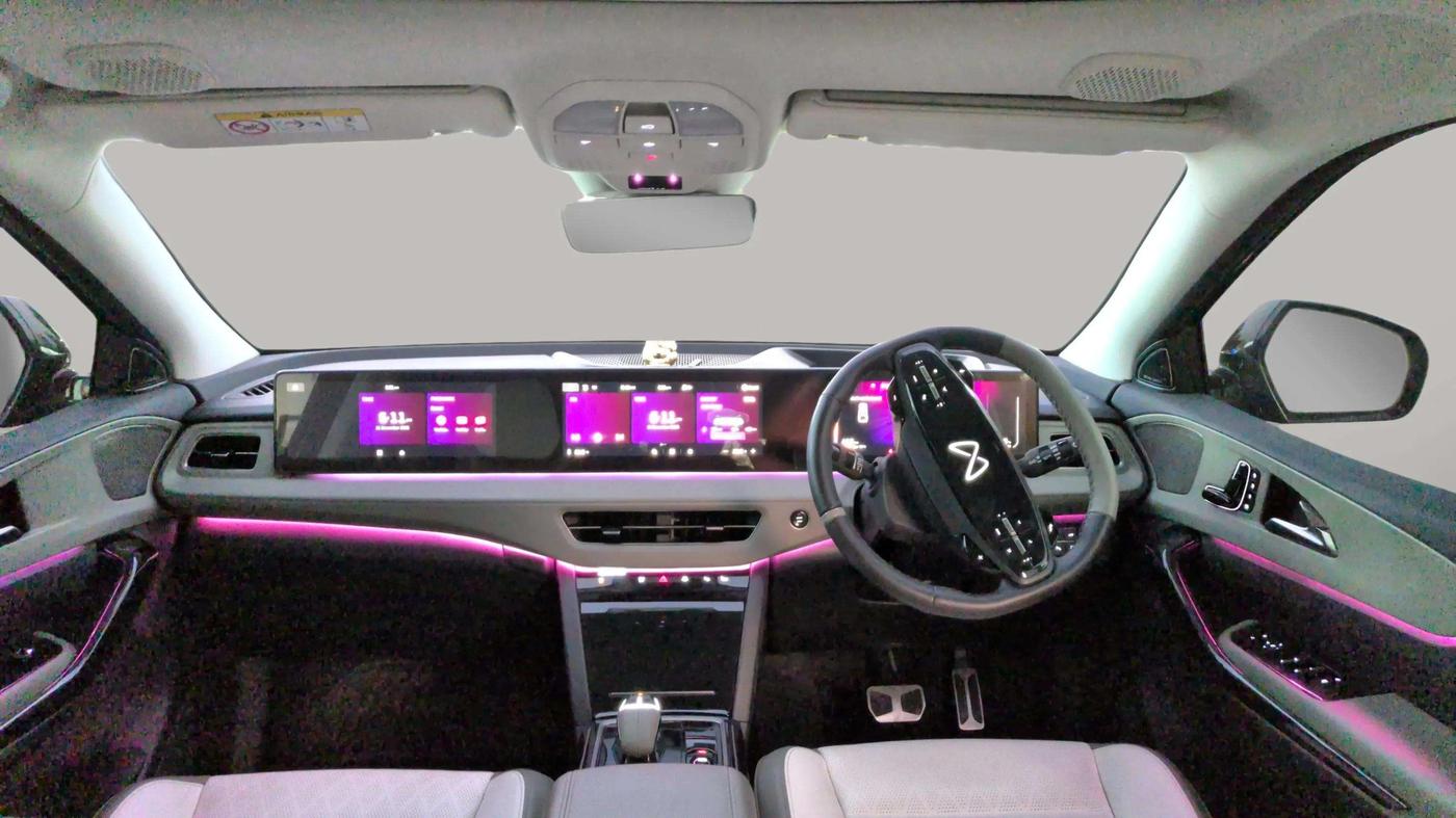 2025 Mahindra XEV 9e Pack Three B79 KWH, Electric, Automatic, 9,794 km, Dashboard