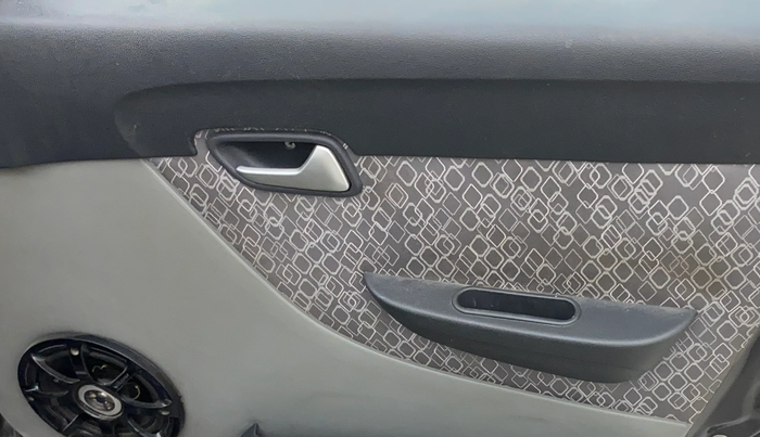 2017 Maruti Alto 800 LXI, Petrol, Manual, 34,901 km, Driver Side Door Panels Control