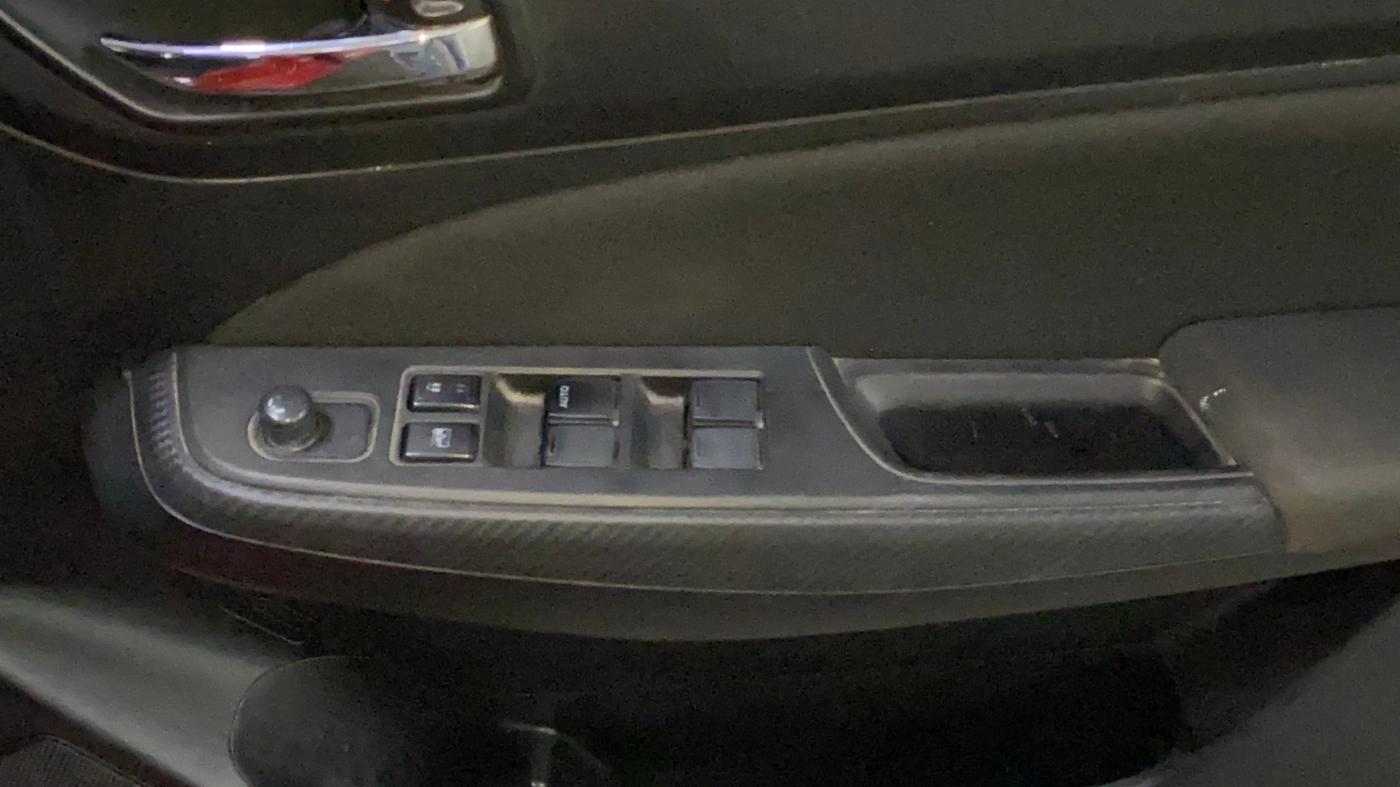 2018 Maruti Swift VXI, Petrol, Manual, 37,239 km, Driver Side Door Panels Control