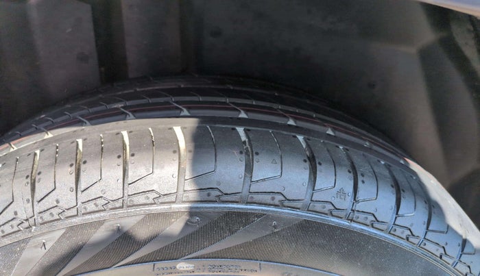 2020 MG HECTOR SHARP 1.5 DCT PETROL, Petrol, Automatic, 43,798 km, Right Rear Tyre Tread