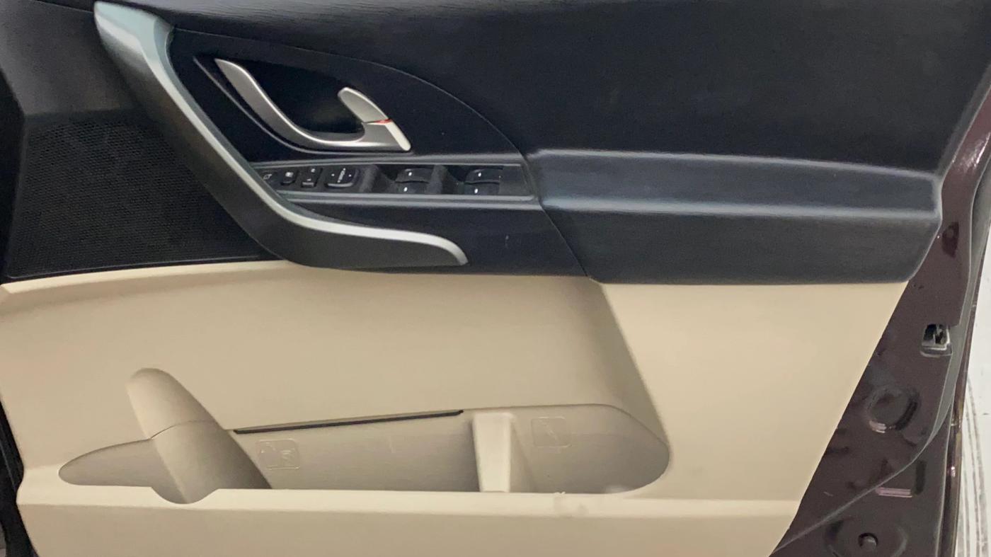 2018 Mahindra XUV500 W10 AT, Diesel, Automatic, 99,702 km, Driver Side Door Panels Control