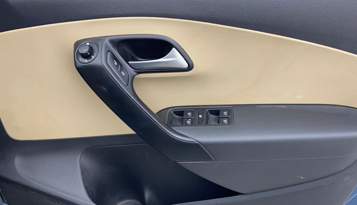 2017 Volkswagen Ameo HIGHLINE1.5L, Diesel, Manual, 80,666 km, Driver Side Door Panels Control