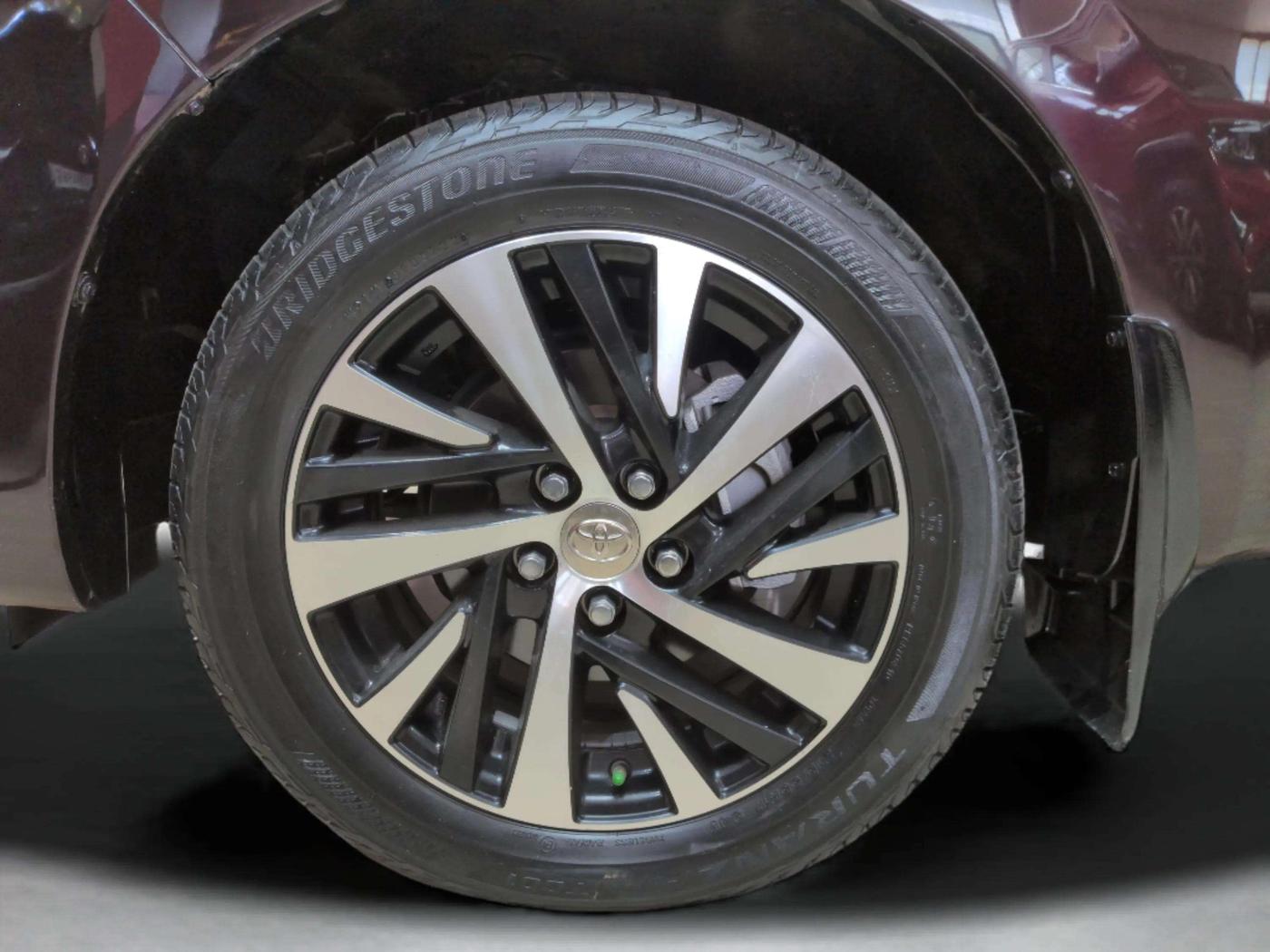 2022 Toyota Innova Crysta 2.7 ZX AT 7 STR, Petrol, Automatic, 28,544 km, Left Front Wheel