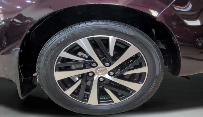 2022 Toyota Innova Crysta 2.7 ZX AT 7 STR, Petrol, Automatic, 28,544 km, Right Rear Wheel