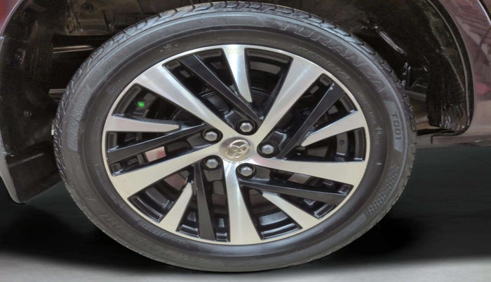 2022 Toyota Innova Crysta 2.7 ZX AT 7 STR, Petrol, Automatic, 28,544 km, Right Front Wheel