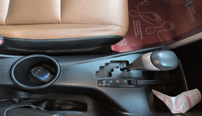 2022 Toyota Innova Crysta 2.7 ZX AT 7 STR, Petrol, Automatic, 28,544 km, Gear Lever