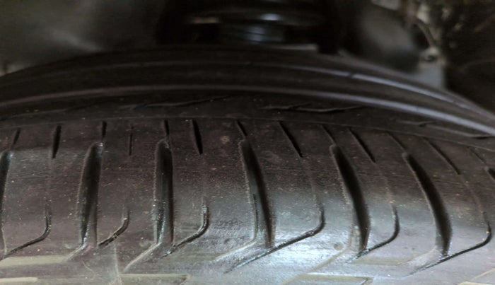 2022 Toyota Innova Crysta 2.7 ZX AT 7 STR, Petrol, Automatic, 28,544 km, Right Rear Tyre Tread