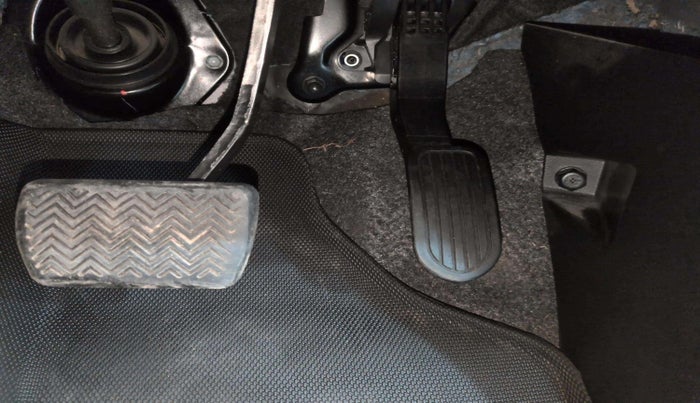 2022 Toyota Innova Crysta 2.7 ZX AT 7 STR, Petrol, Automatic, 28,544 km, Pedals