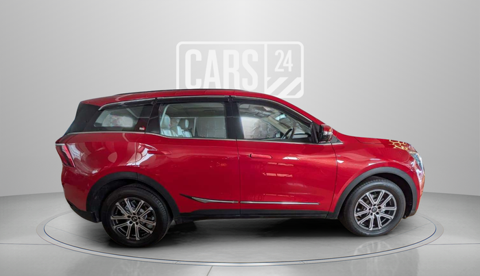 2022 Mahindra XUV700 AX 7 LUXURY P AT 7 STR, Petrol, Automatic, 32,261 km, Right Side View