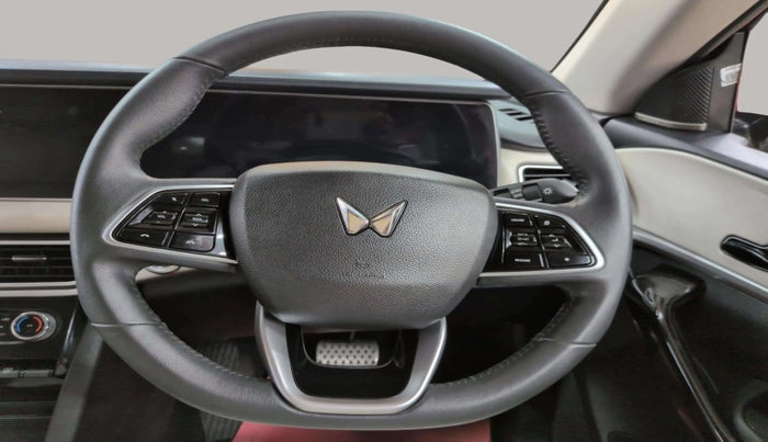 2022 Mahindra XUV700 AX 7 LUXURY P AT 7 STR, Petrol, Automatic, 32,261 km, Steering Wheel Close Up