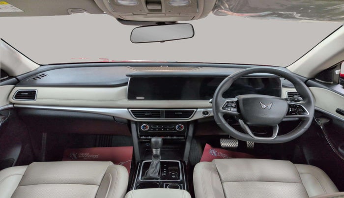 2022 Mahindra XUV700 AX 7 LUXURY P AT 7 STR, Petrol, Automatic, 32,261 km, Dashboard