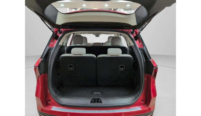 2022 Mahindra XUV700 AX 7 LUXURY P AT 7 STR, Petrol, Automatic, 32,261 km, Boot Door Open