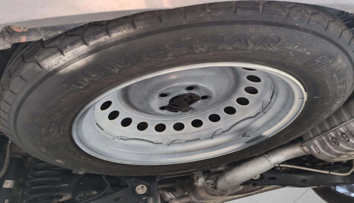 2022 Mahindra XUV700 AX 7 LUXURY P AT 7 STR, Petrol, Automatic, 32,261 km, Spare Tyre