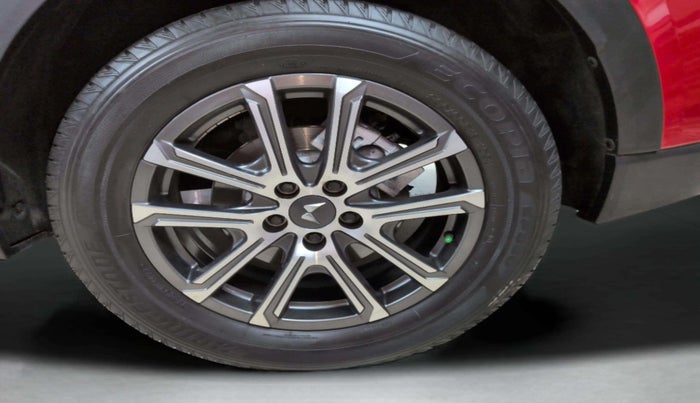 2022 Mahindra XUV700 AX 7 LUXURY P AT 7 STR, Petrol, Automatic, 32,261 km, Left Rear Wheel