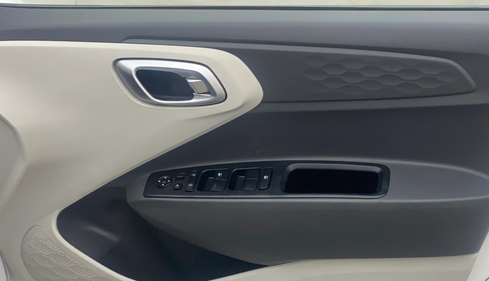 2022 Hyundai AURA SX 1.2, Petrol, Manual, 74,377 km, Driver Side Door Panels Control