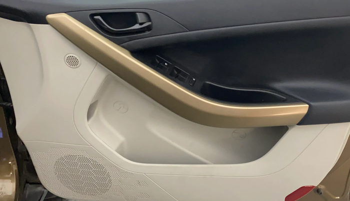 2022 Tata NEXON XZA PLUS (PREMIUM) DIESEL JET, Diesel, Automatic, 58,990 km, Driver Side Door Panels Control