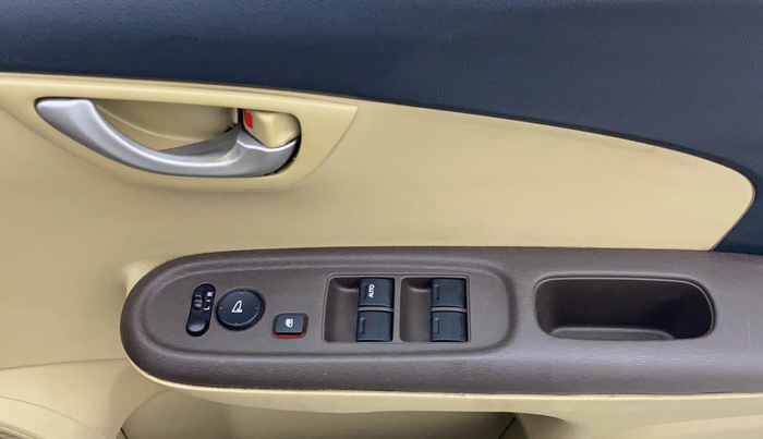 2013 Honda Amaze 1.2L I-VTEC VX, Petrol, Manual, 1,13,051 km, Driver Side Door Panels Control