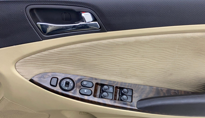 2012 Hyundai Verna FLUIDIC 1.6 VTVT SX, Petrol, Manual, 98,680 km, Driver Side Door Panels Control