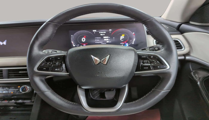 2022 Mahindra XUV700 AX 7 LUXURY P AT 7 STR, Petrol, Automatic, 31,383 km, Steering Wheel Close Up