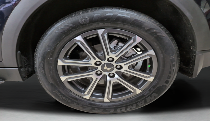 2022 Mahindra XUV700 AX 7 LUXURY P AT 7 STR, Petrol, Automatic, 31,383 km, Left Rear Wheel