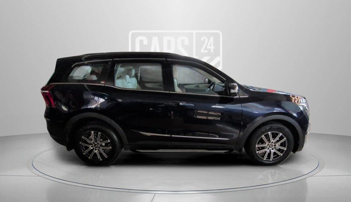 2022 Mahindra XUV700 AX 7 LUXURY P AT 7 STR, Petrol, Automatic, 31,383 km, Right Side View
