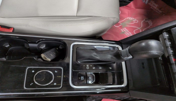 2022 Mahindra XUV700 AX 7 LUXURY P AT 7 STR, Petrol, Automatic, 31,383 km, Gear Lever