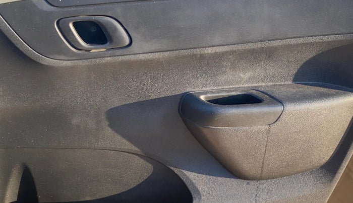 2020 Renault Kwid RXT 1.0 AMT (O), Petrol, Automatic, 38,385 km, Driver Side Door Panels Control