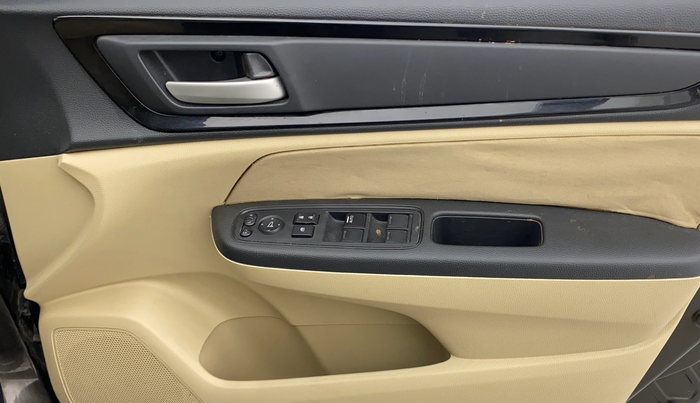 2018 Honda Amaze 1.5L I-DTEC S, Diesel, Manual, 65,604 km, Driver Side Door Panels Control