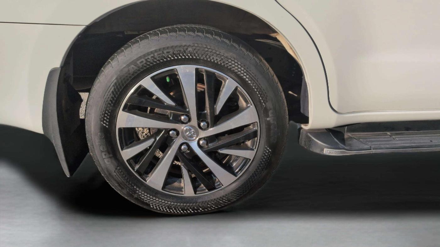 2024 Toyota Innova Crysta 2.4 ZX 7STR, Diesel, Manual, 28,782 km, Right Rear Wheel