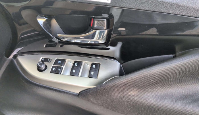 2024 Toyota Innova Crysta 2.4 ZX 7STR, Diesel, Manual, 28,782 km, Driver Side Door Panels Control