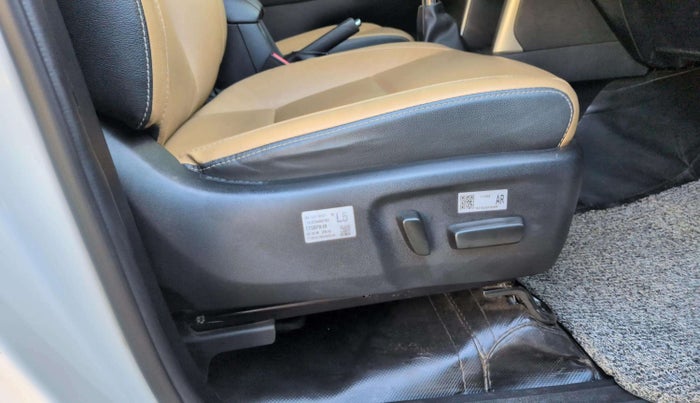 2024 Toyota Innova Crysta 2.4 ZX 7STR, Diesel, Manual, 28,782 km, Driver Side Adjustment Panel