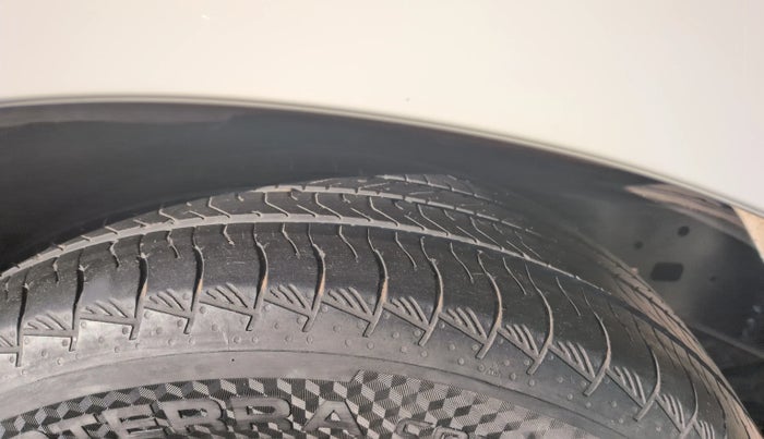 2024 Toyota Innova Crysta 2.4 ZX 7STR, Diesel, Manual, 28,782 km, Left Front Tyre Tread