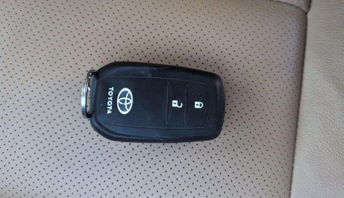 2024 Toyota Innova Crysta 2.4 ZX 7STR, Diesel, Manual, 28,782 km, Key Close Up