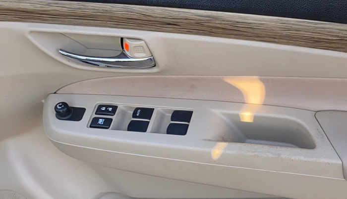 2021 Maruti Ciaz DELTA AT 1.5 SHVS PETROL, Petrol, Automatic, 54,986 km, Driver Side Door Panels Control