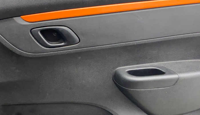 2017 Renault Kwid CLIMBER 1.0, Petrol, Manual, 70,982 km, Driver Side Door Panels Control