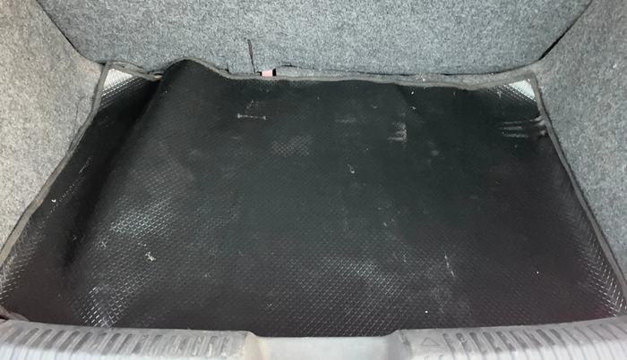 2018 Volkswagen Polo HIGHLINE PLUS 1.0 16 ALLOY, Petrol, Manual, 1,11,234 km, Boot Inside