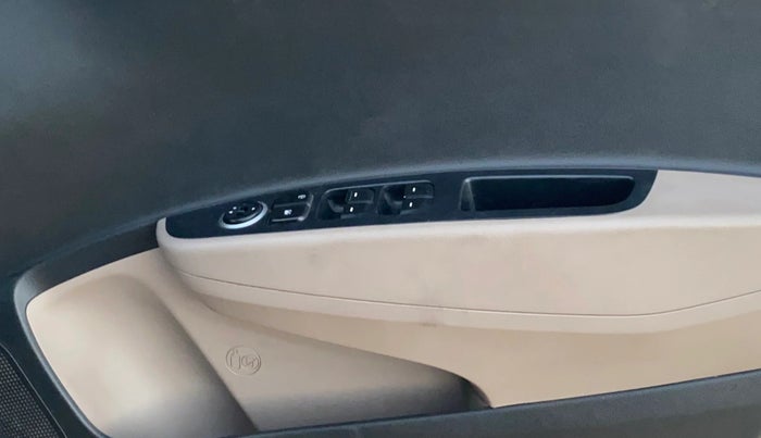 2015 Hyundai Grand i10 MAGNA 1.2 KAPPA VTVT, Petrol, Manual, 73,224 km, Driver Side Door Panels Control