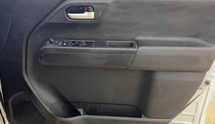 2019 Maruti New Wagon-R ZXI 1.2 AMT, Petrol, Automatic, 4,348 km, Driver Side Door Panels Control