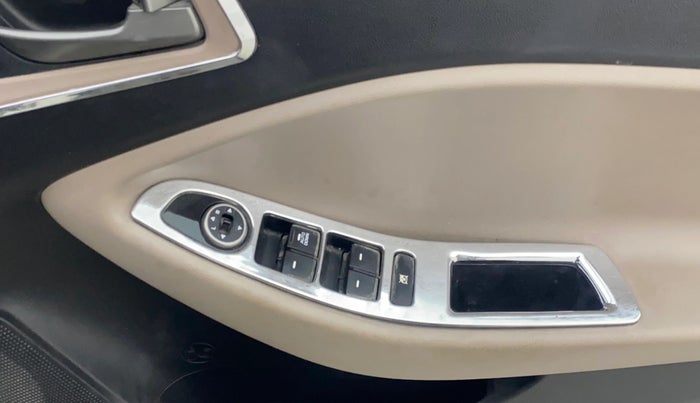 2017 Hyundai Elite i20 MAGNA 1.4 AT, Petrol, Automatic, 33,805 km, Driver Side Door Panels Control