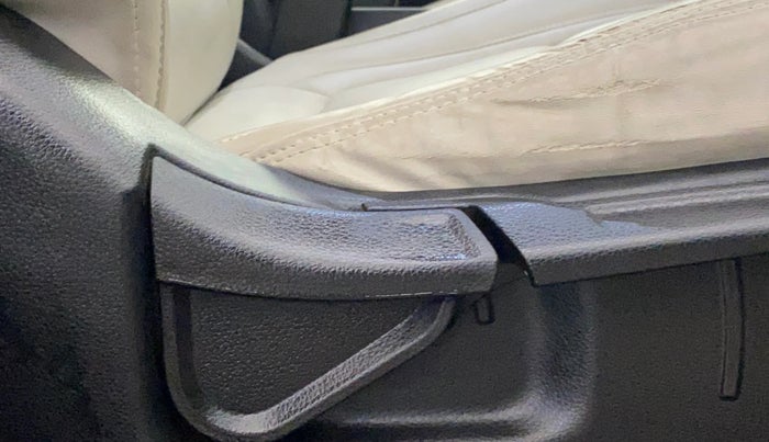 2023 KIA SELTOS HTK PLUS 1.5 IMT, Petrol, Manual, 28,389 km, Driver Side Adjustment Panel