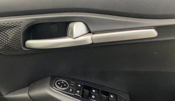 2023 KIA SELTOS HTK PLUS 1.5 IMT, Petrol, Manual, 28,389 km, Driver Side Door Panels Control