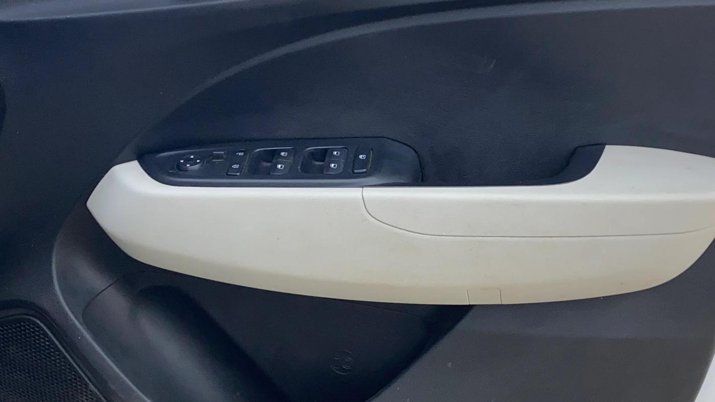 2024 Hyundai VENUE S PLUS 1.5 CRDI, Diesel, Manual, 33,273 km, Driver Side Door Panels Control