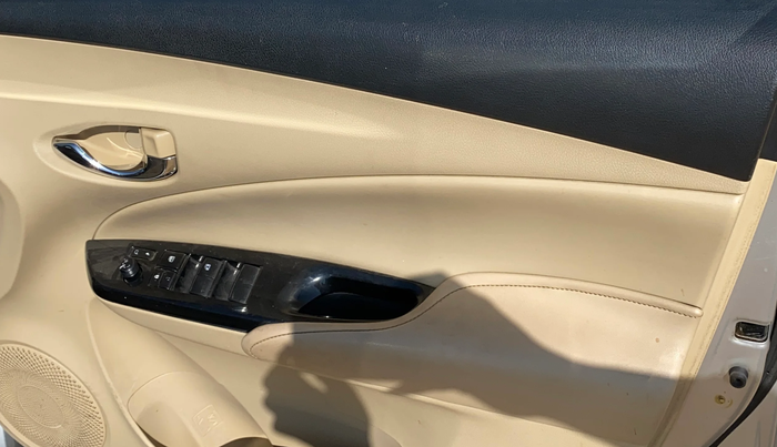 2018 Toyota YARIS VX CVT, Petrol, Automatic, 66,058 km, Driver Side Door Panels Control