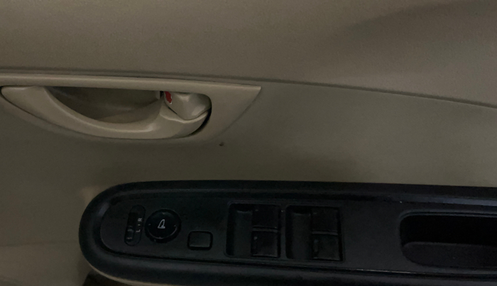 2017 Honda Amaze 1.2L I-VTEC S, CNG, Manual, 58,372 km, Driver Side Door Panels Control