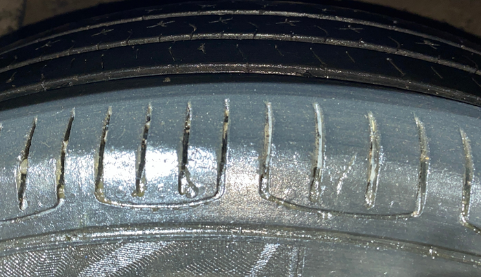 2014 Hyundai Grand i10 SPORTZ 1.2 KAPPA VTVT, Petrol, Manual, 1,00,120 km, Left Front Tyre Tread