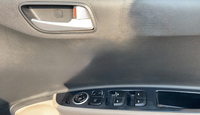 2018 Hyundai Grand i10 SPORTZ 1.2 KAPPA VTVT, Petrol, Manual, 37,122 km, Driver Side Door Panels Control